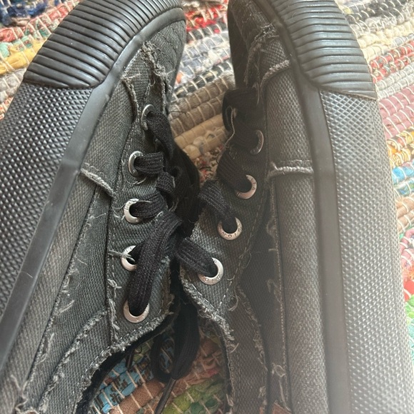 Blowfish Black Distressed Athletic Shoes 10 - Picture 12 of 15